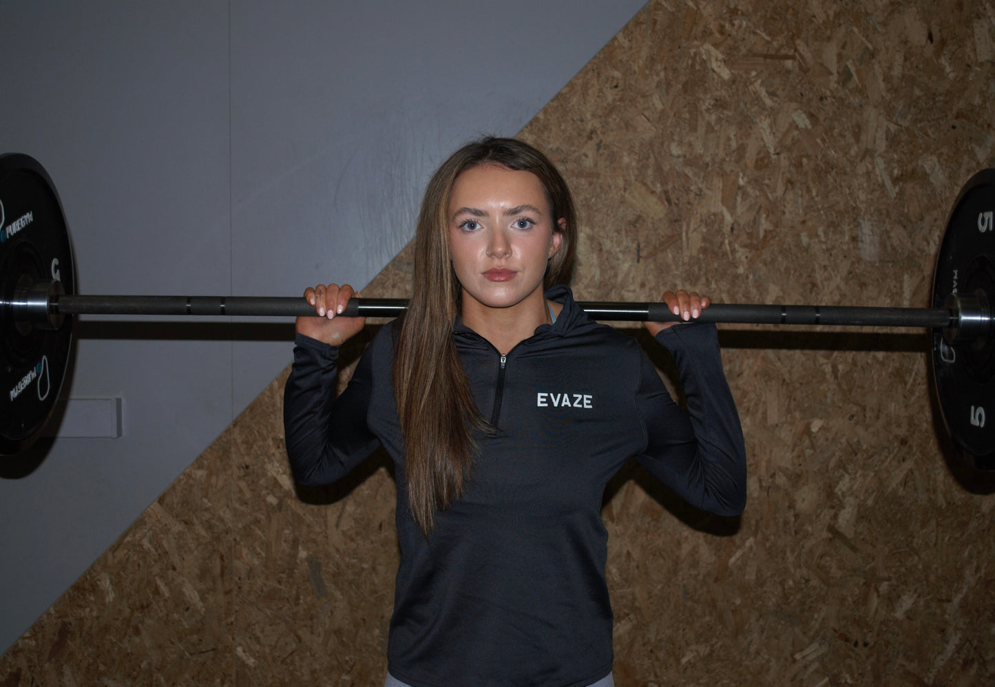 Women’s Evaze Performance 1/4 Zip in Charcoal.